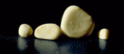 struvity vetinou hladke a bile